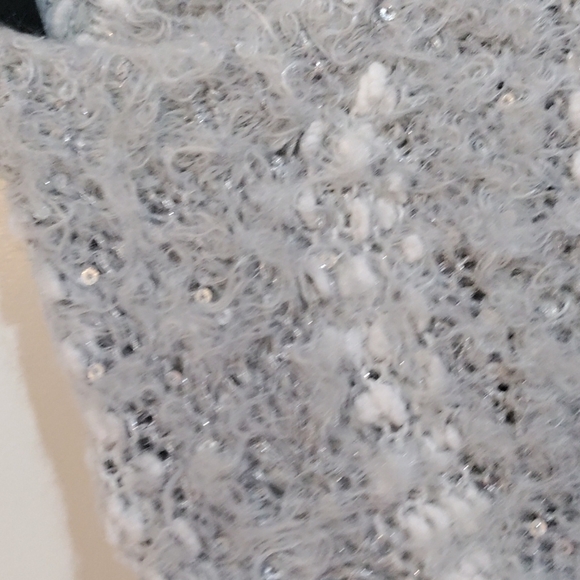 Apt 9 sweater gray/white w/ silver sequins fluffy and soft women's petite medium - Picture 6 of 6